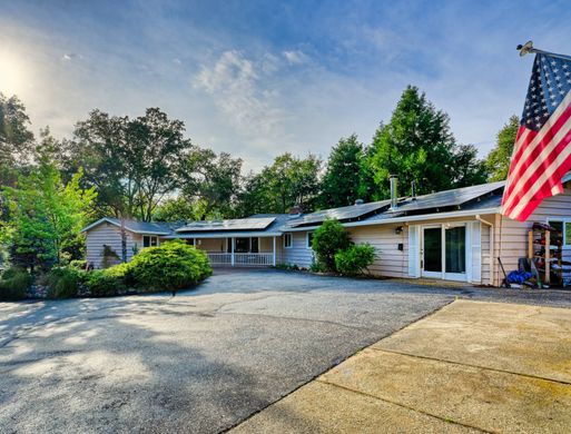 Luxury home in Grass Valley, Nevada County