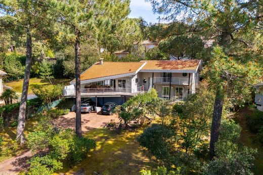Detached House in Pyla sur Mer, Gironde