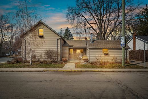 Detached House in Hamilton, Ontario