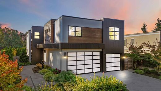 Detached House in Medina, King County