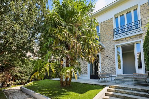 Detached House in Vincennes, Val-de-Marne
