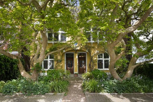 Detached House in London, Greater London