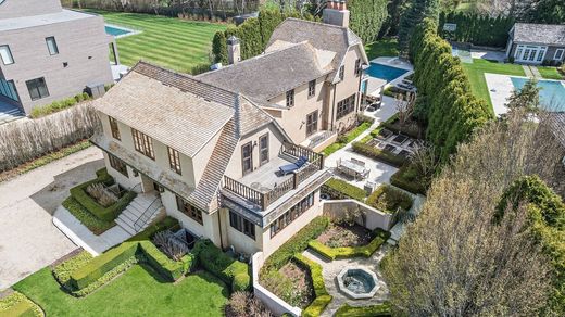 Detached House in Water Mill, Suffolk County