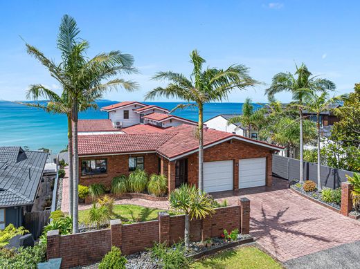 Detached House in Rodney Point, Auckland