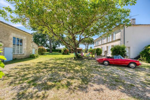 Casa Unifamiliare a Saint-Sulpice-de-Royan, Charente-Maritime