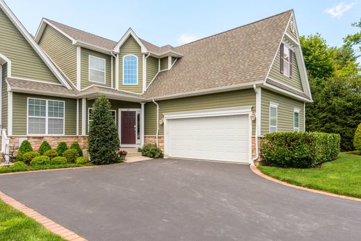 Apartment in Melville, Suffolk County