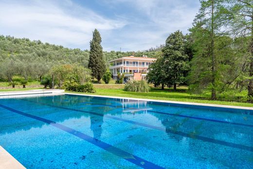 Villa Massarosa, Lucca ilçesinde