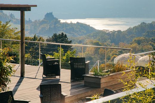 Casa en Menthon-Saint-Bernard, Alta Saboya