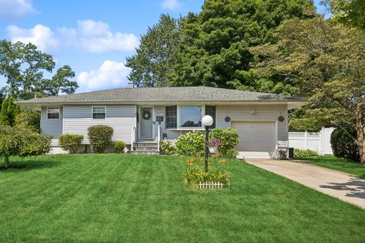 Detached House in Commack, Suffolk County