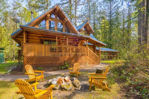 Luxury home in Sandy, Clackamas County