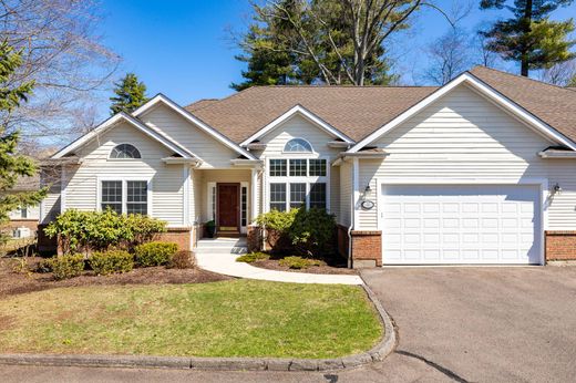 Detached House in West Hartford, Hartford County