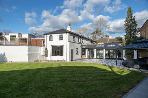 Detached House in London, Greater London