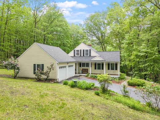 Detached House in Bolton, Worcester County