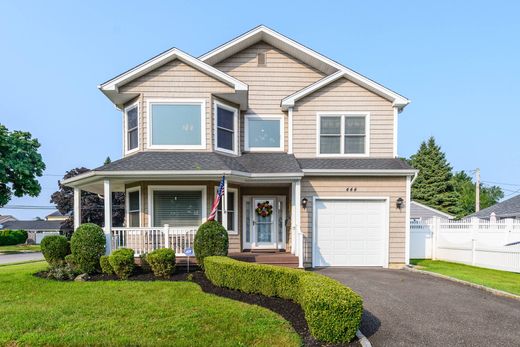 Vrijstaand huis in East Meadow, Nassau County