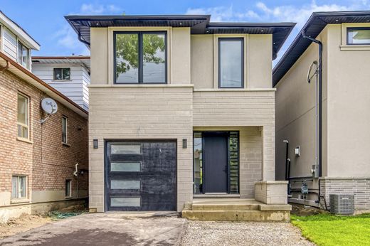 Detached House in Mississauga, Ontario