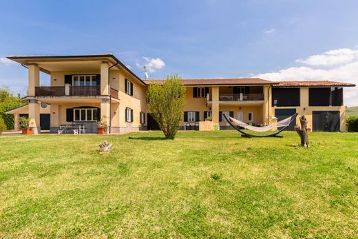 ‏בית חד-משפחתי ב  Clavesana, Provincia di Cuneo