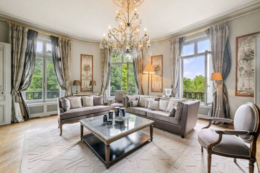 Apartment in Tour Eiffel, Invalides – Ecole Militaire, Saint-Thomas d’Aquin, Paris