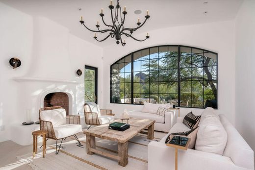 Detached House in Paradise Valley, Maricopa County