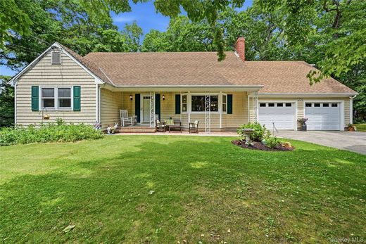 Detached House in Southold, Suffolk County