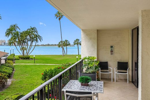 Apartment in Belleair, Pinellas County
