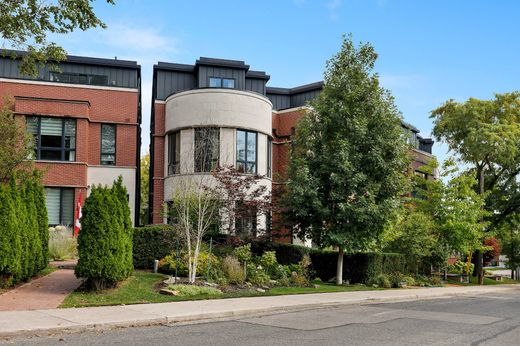 Semidetached House in Toronto, Ontario
