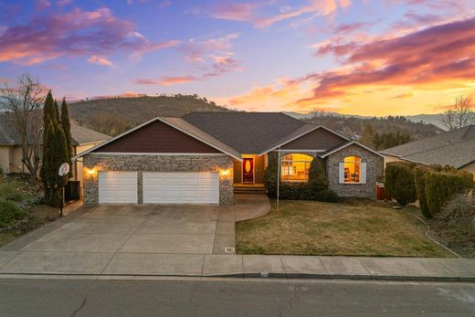 Luxury home in Medford, Jackson County