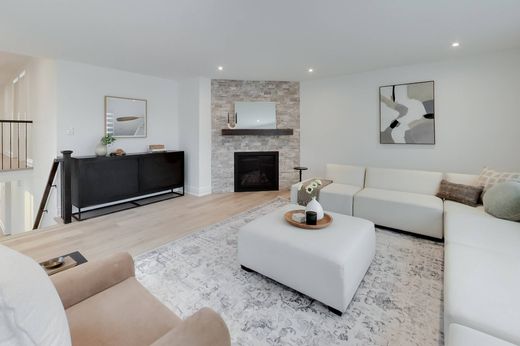 Detached House in Oakville, Ontario