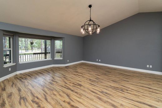 Luxury home in La Pine, Deschutes County