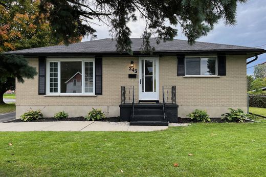 Semidetached House in Brockville, Ontario