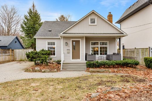 Detached House in Oakville, Ontario