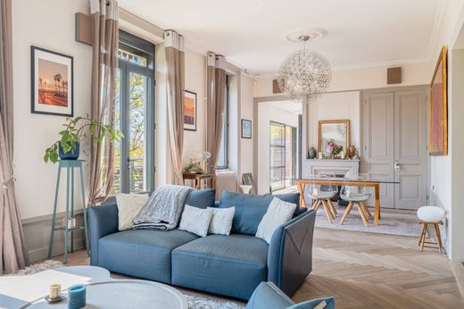 Detached House in Caluire-et-Cuire, Rhône