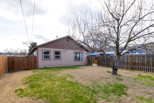 Luxury home in The Dalles, Wasco County