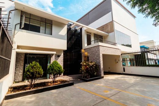 Detached House in Santiago de Surco, Lima