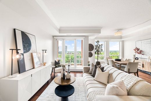 Apartment in Oakville, Ontario