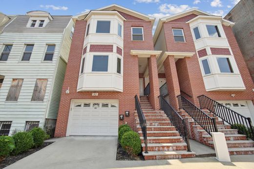Townhouse for rent per month in Jersey City