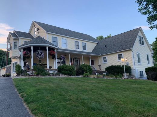 Detached House in Thomaston, Litchfield County