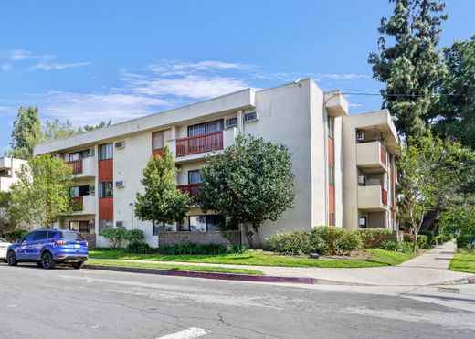 Apartment / Etagenwohnung in Winnetka, Los Angeles County