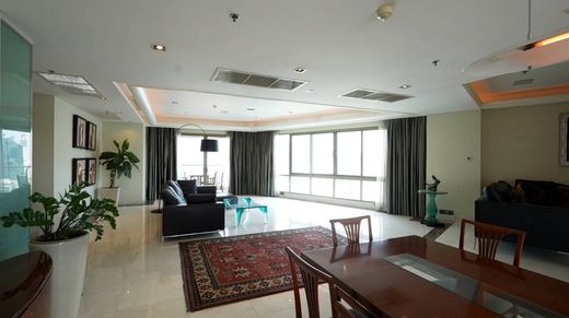 Apartment / Etagenwohnung in Khlong Toei, Bangkok