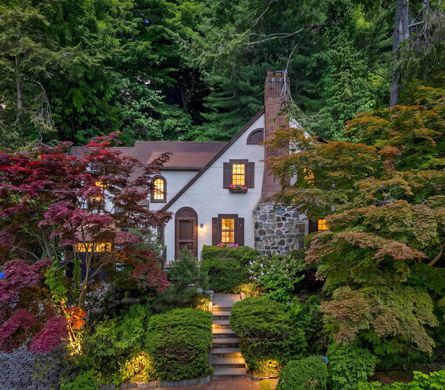 Detached House in Scarsdale, Westchester County