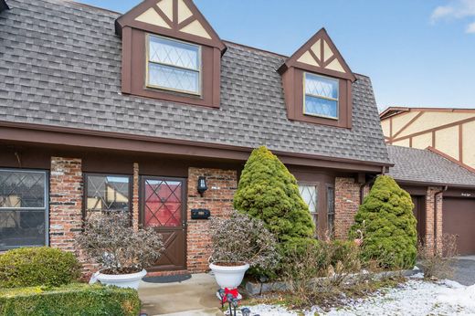 Apartment in Deer Park, Suffolk County