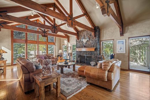 Luxury home in Sunriver, Deschutes County