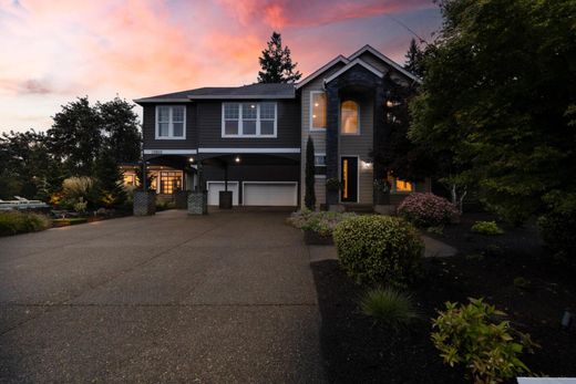 Luxury home in Oregon City, Clackamas County