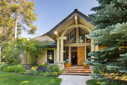 Luxury home in Wilson, Teton County