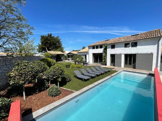 Semidetached House in Le Bois-Plage-en-Ré, Charente-Maritime