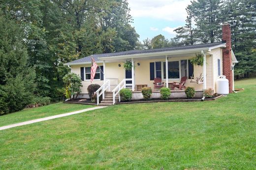 Detached House in Hampstead, Carroll County