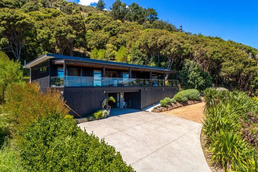Detached House in Waiheke, Auckland