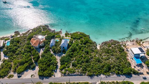 Grond in Sapodilla Bay Beach