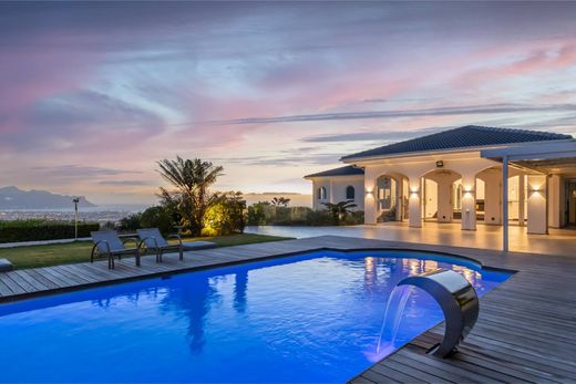 Luxury home in Somerset West, City of Cape Town