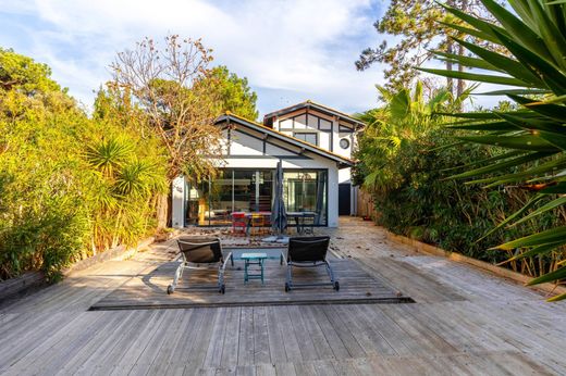 Detached House in Pyla sur Mer, Gironde