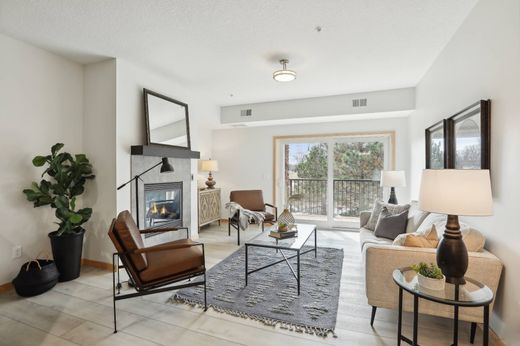 아파트 / Plymouth, Hennepin County